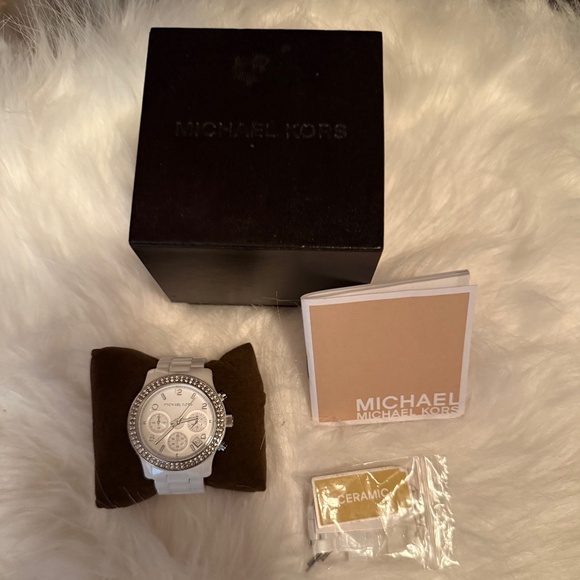 Michael Kors Ceramic Watch MK5188 - Picture 2 of 3